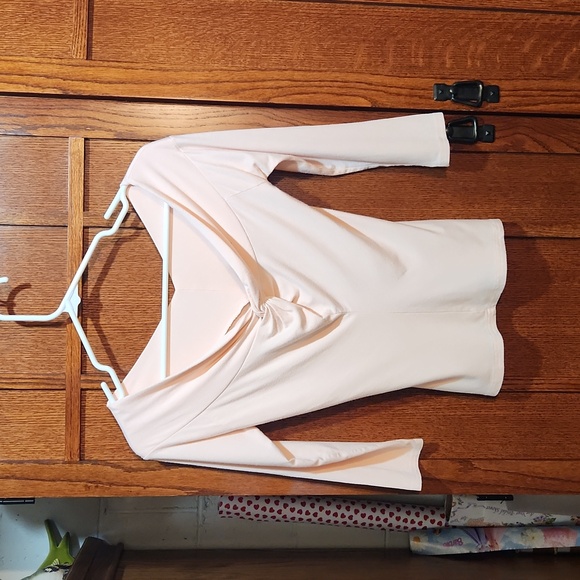 Kenzie Size Small Knotted Rolled V-neck Top - Picture 1 of 5